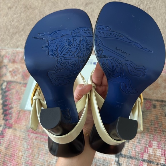 BURBERRY Light Beige Leather Bay Sandals - Picture 13 of 14